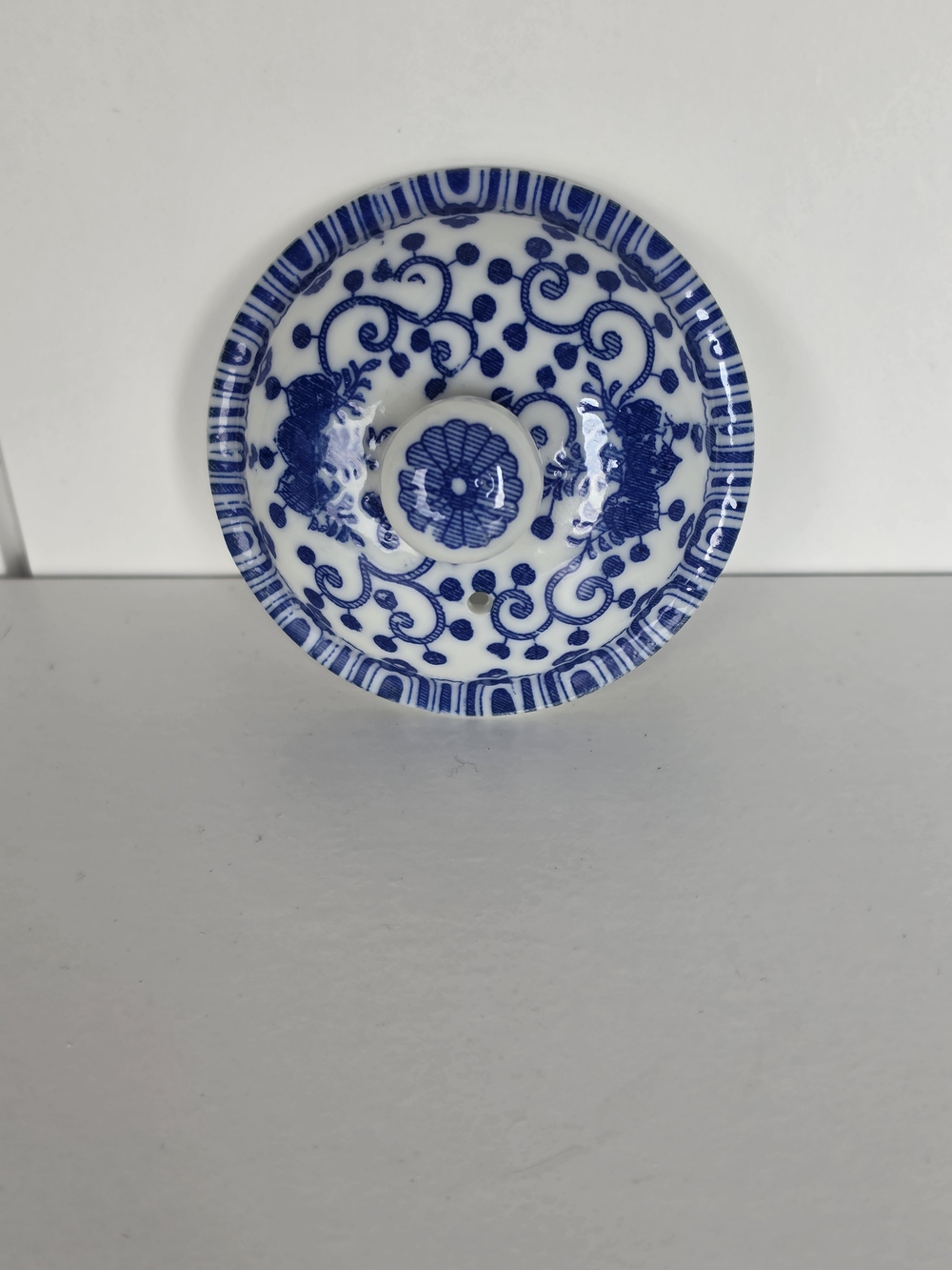Blue and White Floral Tea Cup/pot Lid